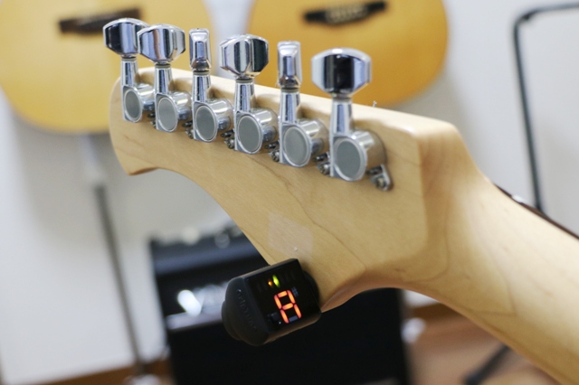 極小サイズのギターチューナー～KORG Grip Tune - アズール・ギター教室のブログ